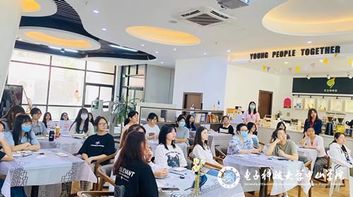 圖書館組織開展非遺文化進(jìn)校園活動(dòng)